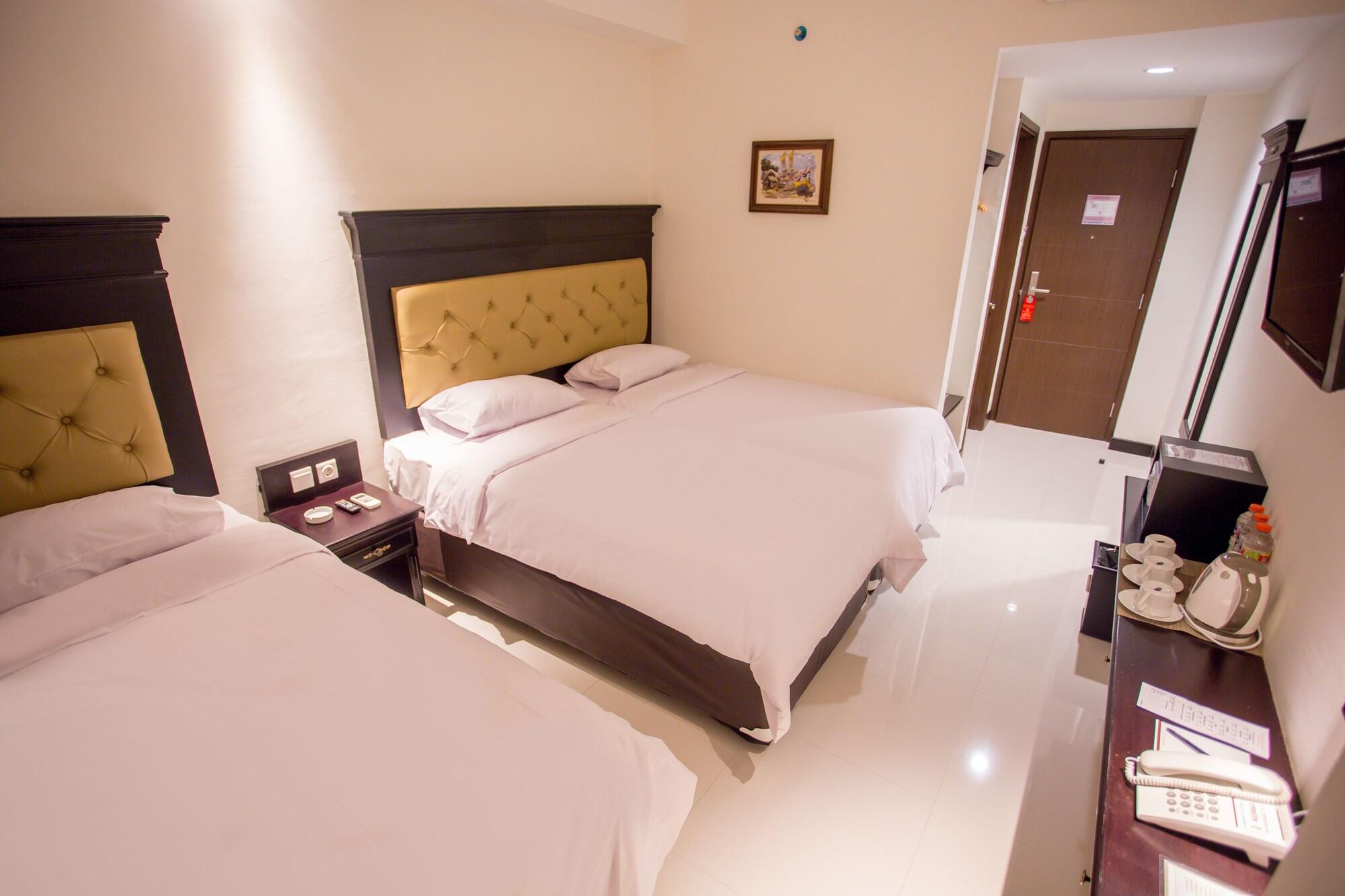 Same Hotel Malang Exterior photo