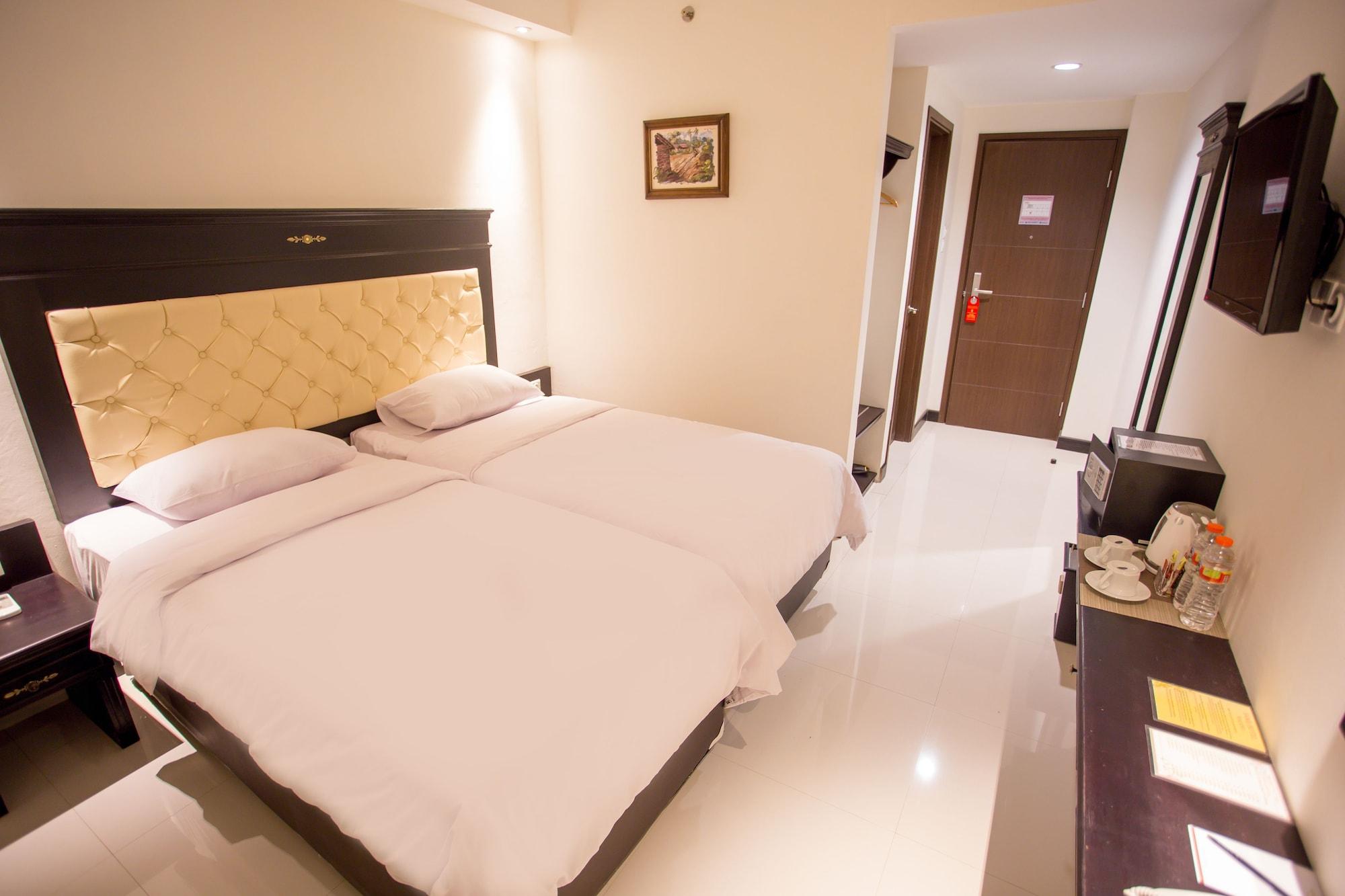 Same Hotel Malang Exterior photo