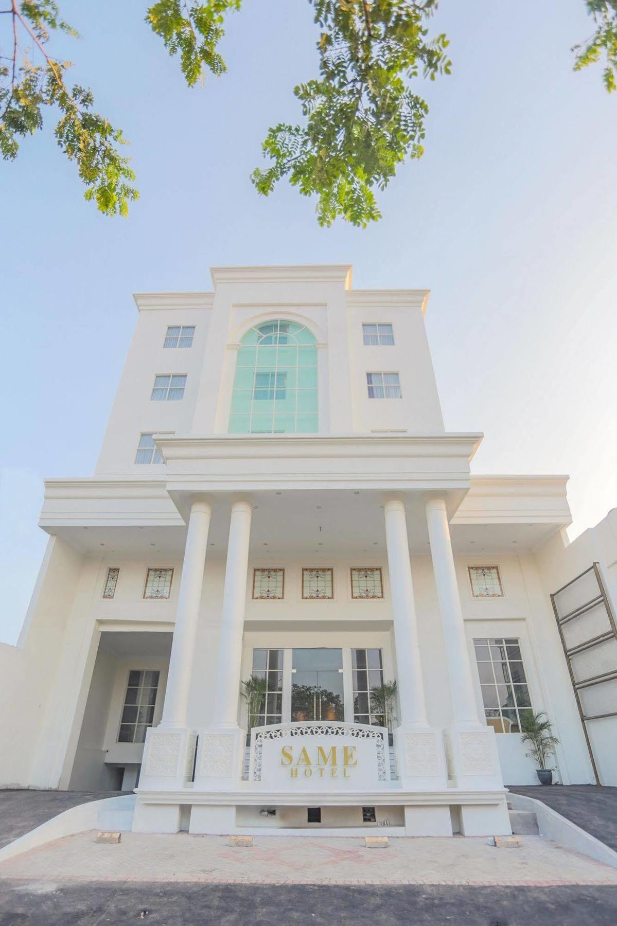 Same Hotel Malang Exterior photo
