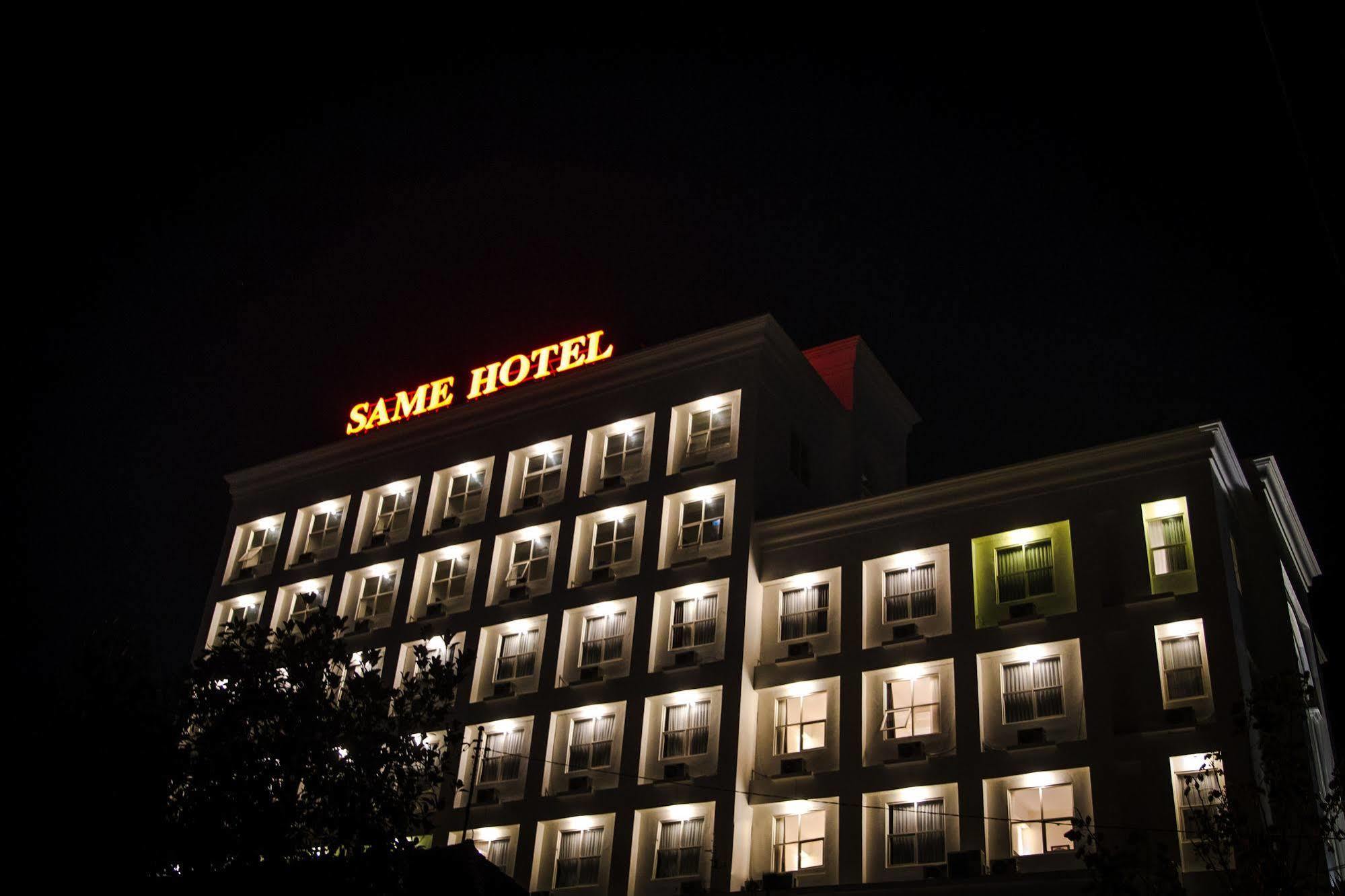 Same Hotel Malang Exterior photo
