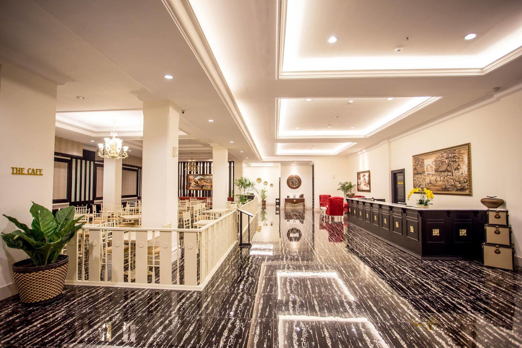 Same Hotel Malang Exterior photo
